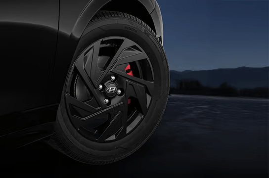 Hyundai i20 R16 diamond cut black alloy wheels with red brake calipers